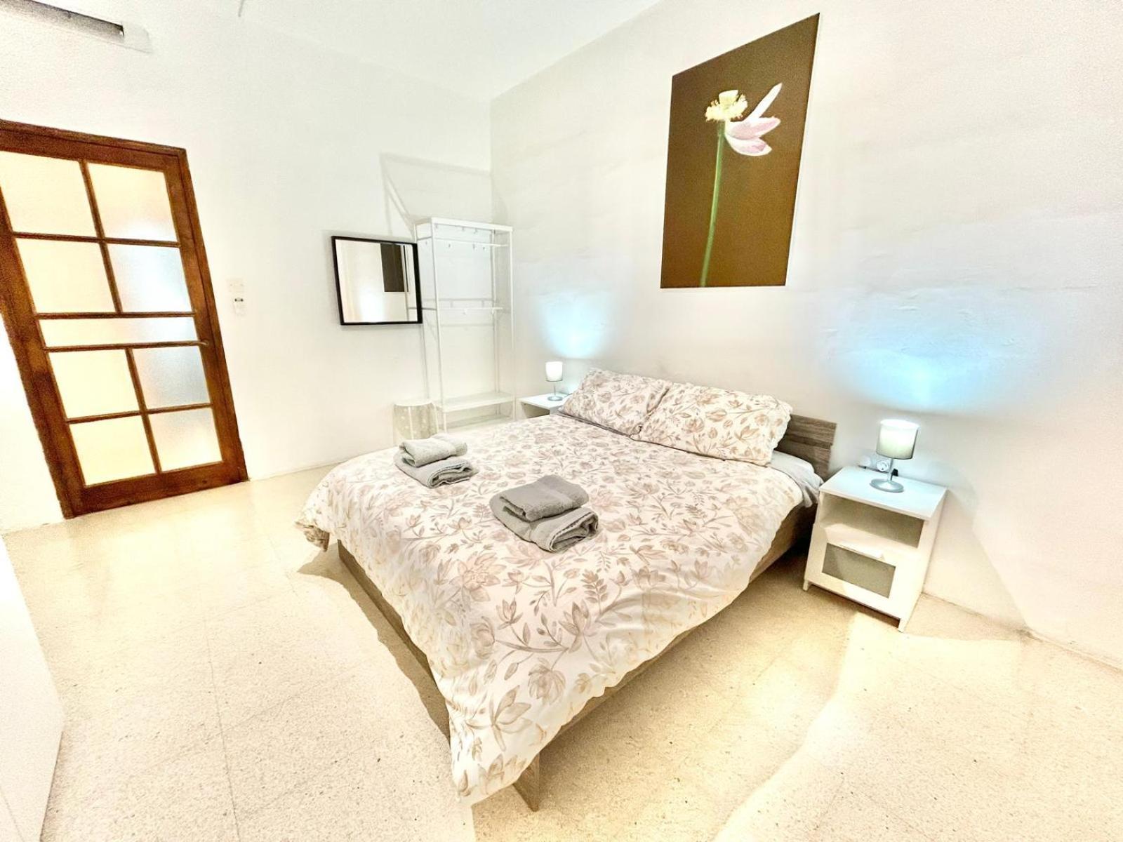 St Julians - Balluta Bay Large 3 Bedroom Apartment Sliema Buitenkant foto