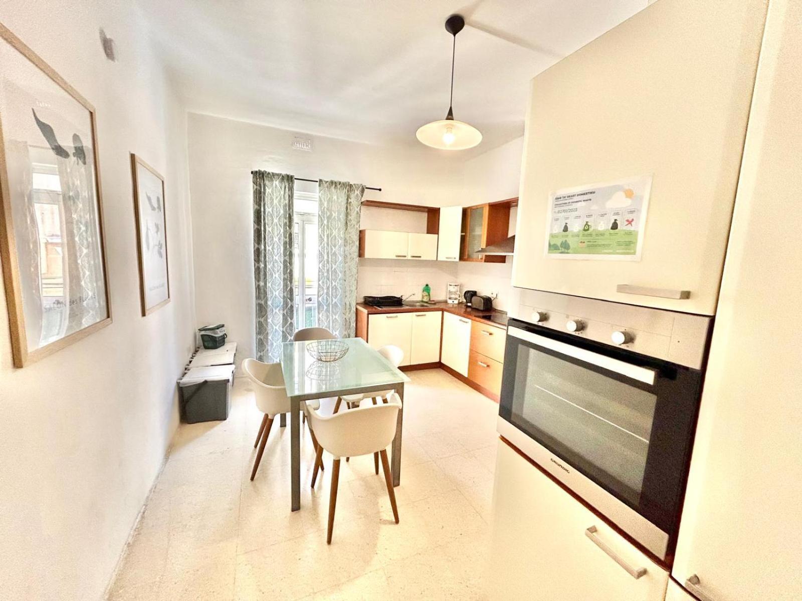 St Julians - Balluta Bay Large 3 Bedroom Apartment Sliema Buitenkant foto