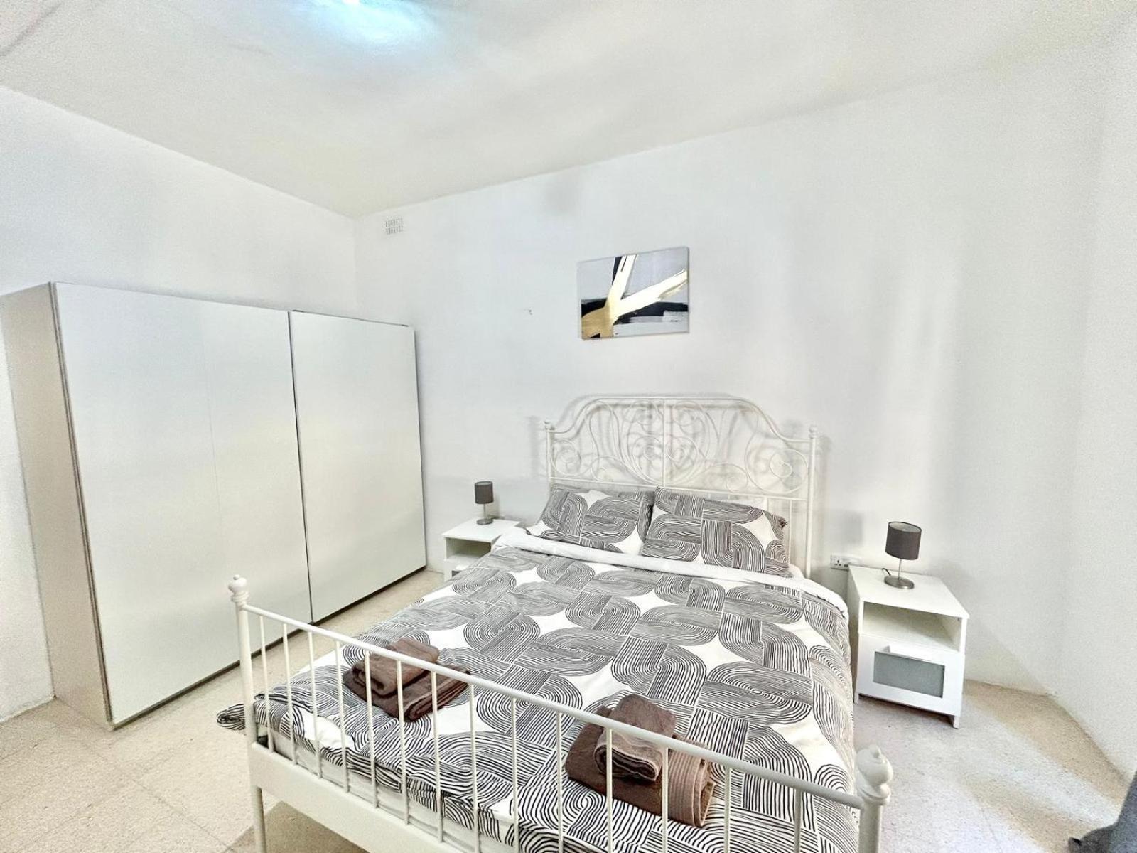 St Julians - Balluta Bay Large 3 Bedroom Apartment Sliema Buitenkant foto