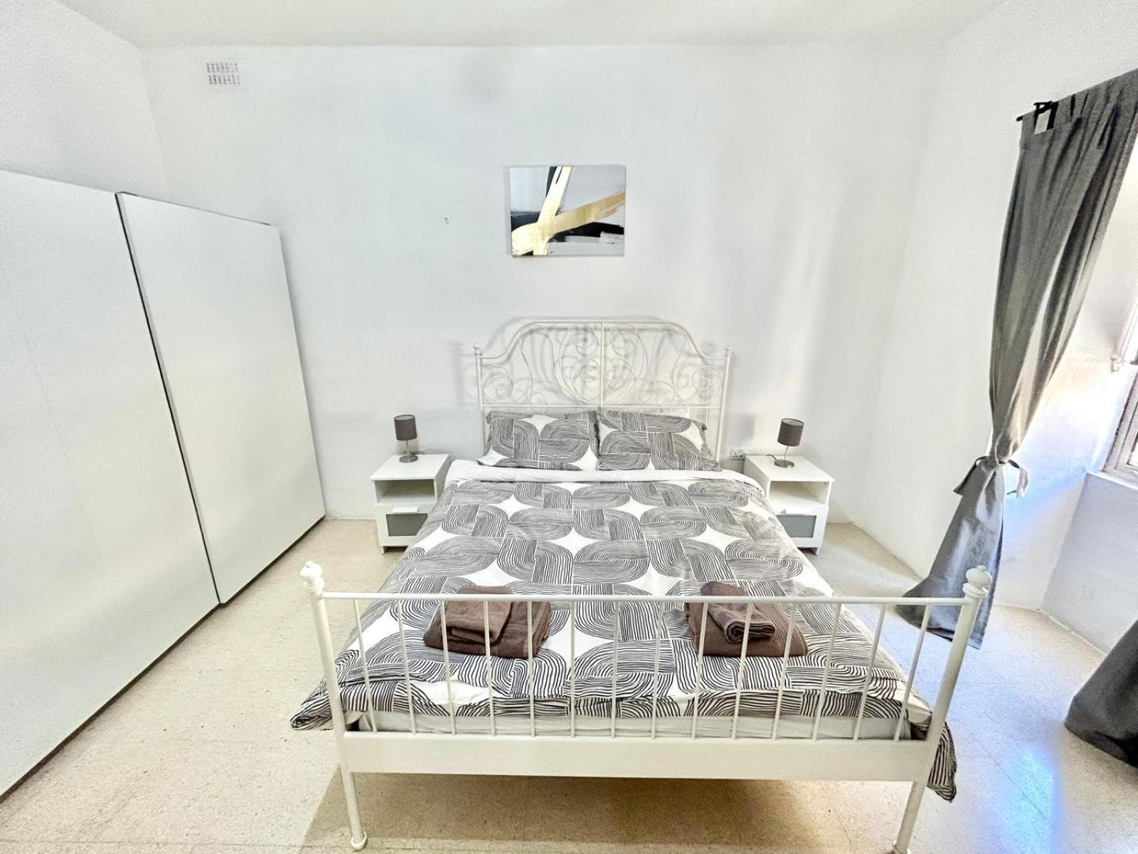 St Julians - Balluta Bay Large 3 Bedroom Apartment Sliema Buitenkant foto