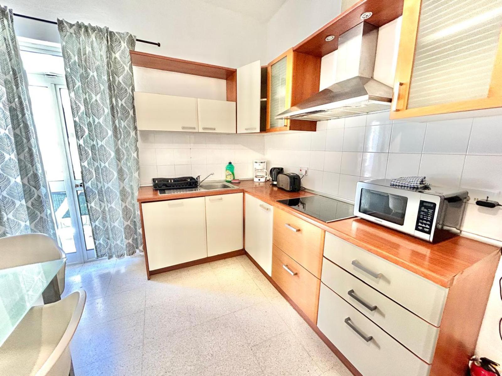 St Julians - Balluta Bay Large 3 Bedroom Apartment Sliema Buitenkant foto
